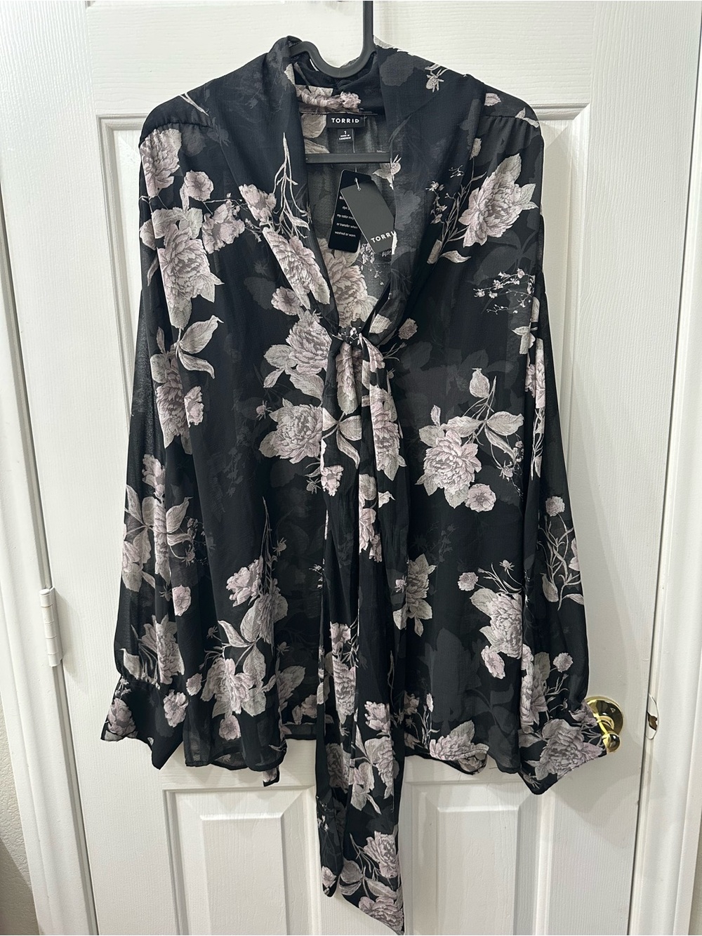 Torrid Top Sheer Blouse Black Cream Pale Pink Floral Tie-Front 1X NWT